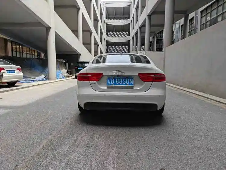 Jaguar XE 2.0 T 200 PS R-Sport