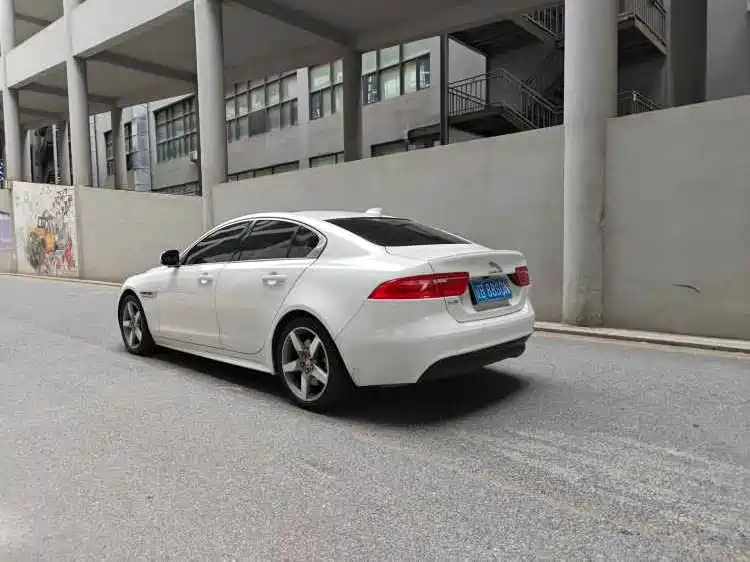 Jaguar XE 2.0 T 200 PS R-Sport
