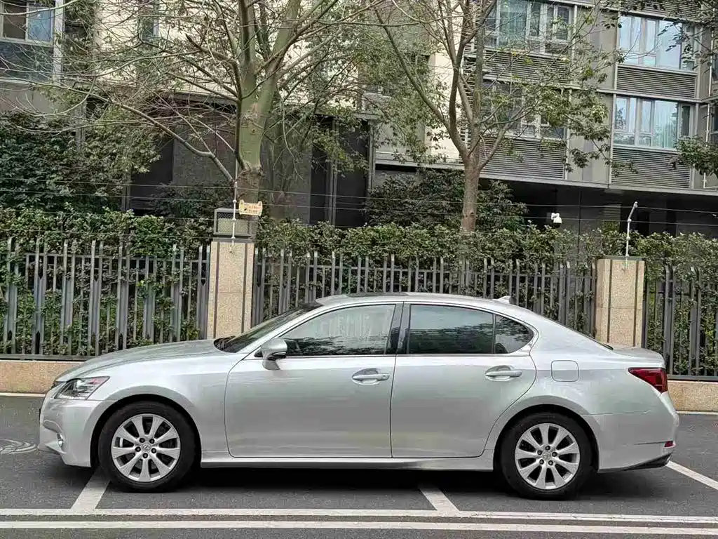 Lexus GS 250 Leading
