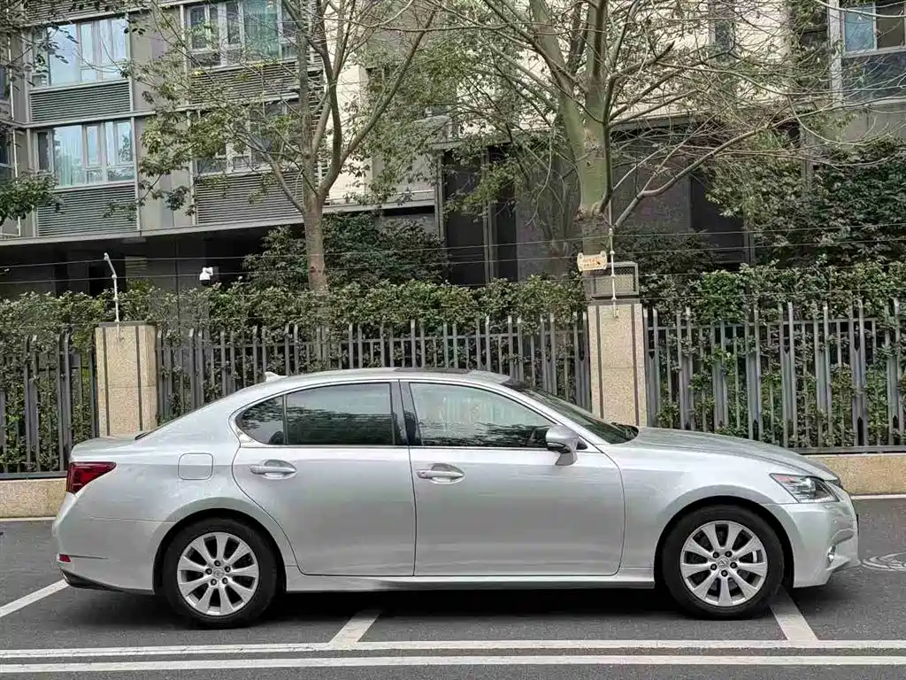 Lexus GS 250 Leading