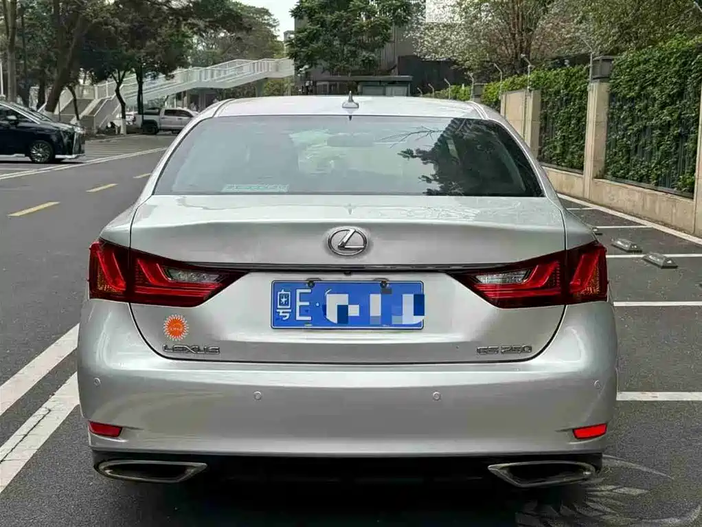 Lexus GS 250 Leading