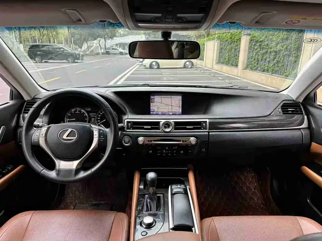 Lexus GS 250 Leading
