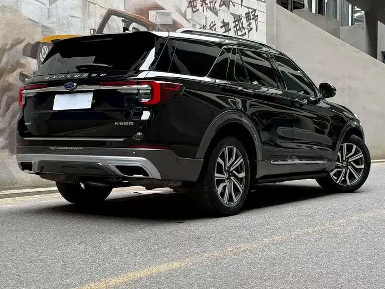 Ford Explorer EcoBoost 285 4 WD Titanium 6-seat