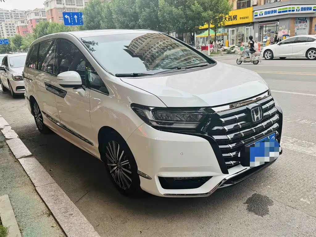 Elysion 2.0 L e:HEV Supreme
