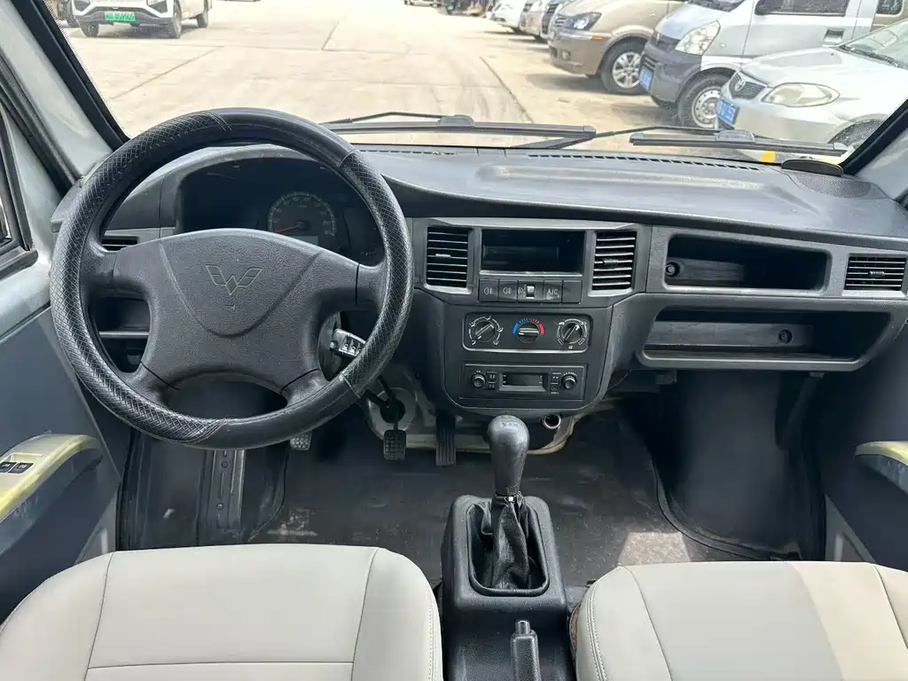 Wuling Zhiguang 1.2 L Utility LSI