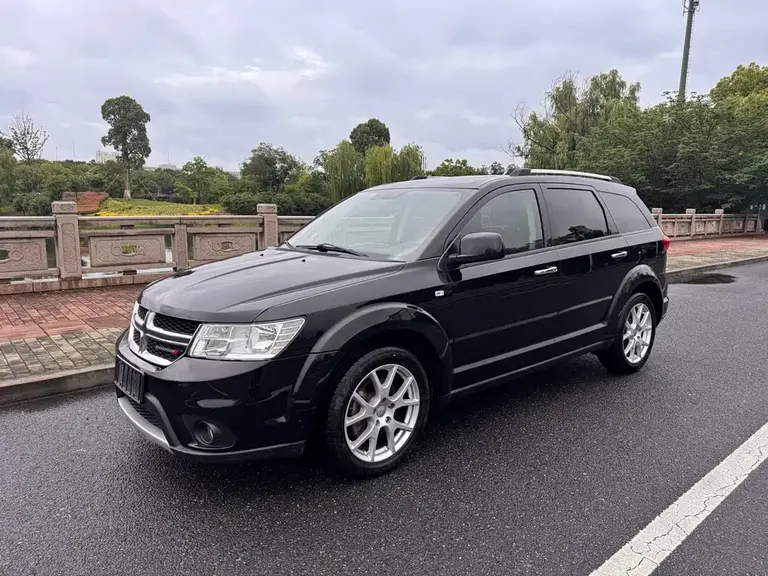 Dodge Journey 2.4 L 2 WD Premium Style