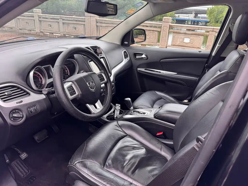 Journey 2.4 L 2 WD Premium Style