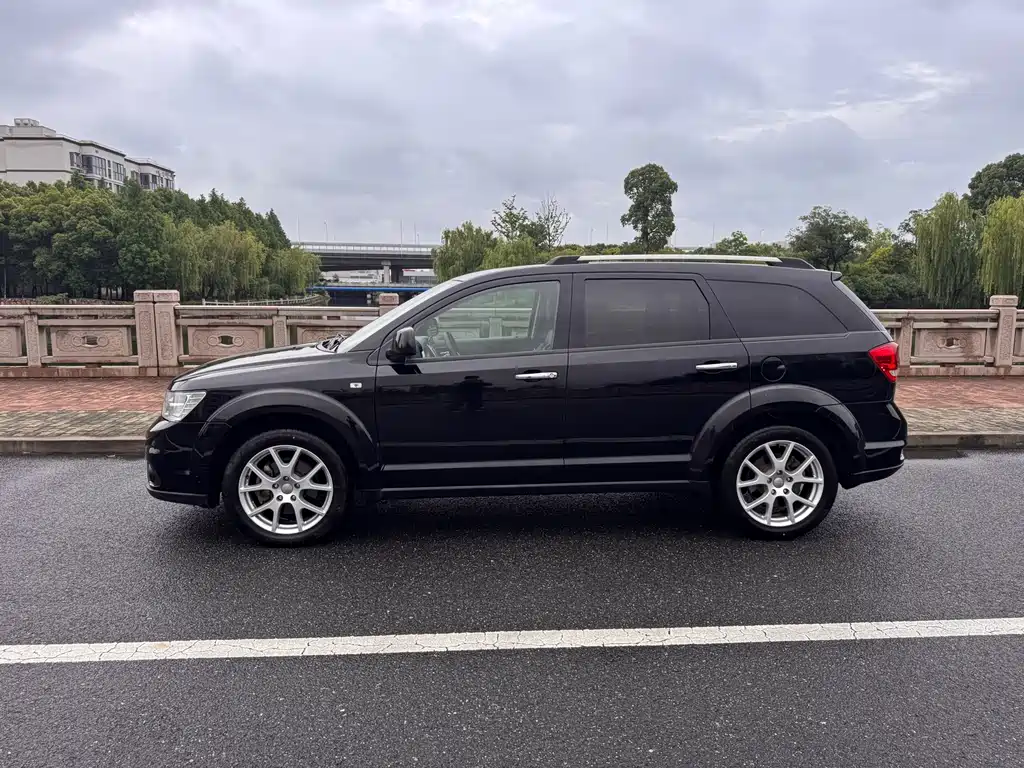 Journey 2.4 L 2 WD Premium Style