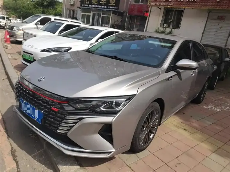 Dongfeng Yixuan MAX 1.5 T Super Dazzle Trend Dad