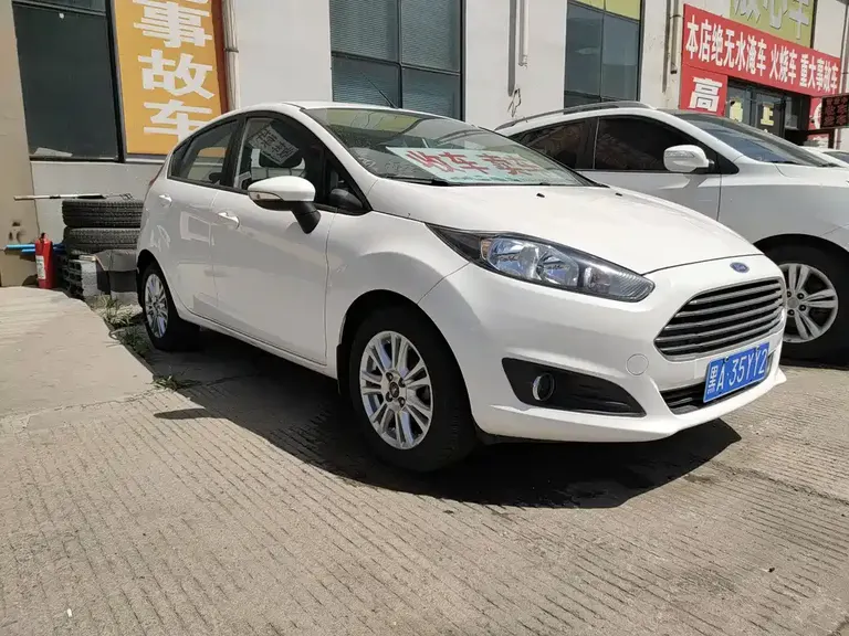 Ford Fiesta Hatchback 1.5 L Auto Fashion
