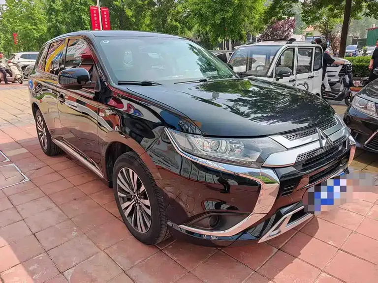 Mitsubishi Outlander 2.0 L 2 WD Smooth Travel 5-seat