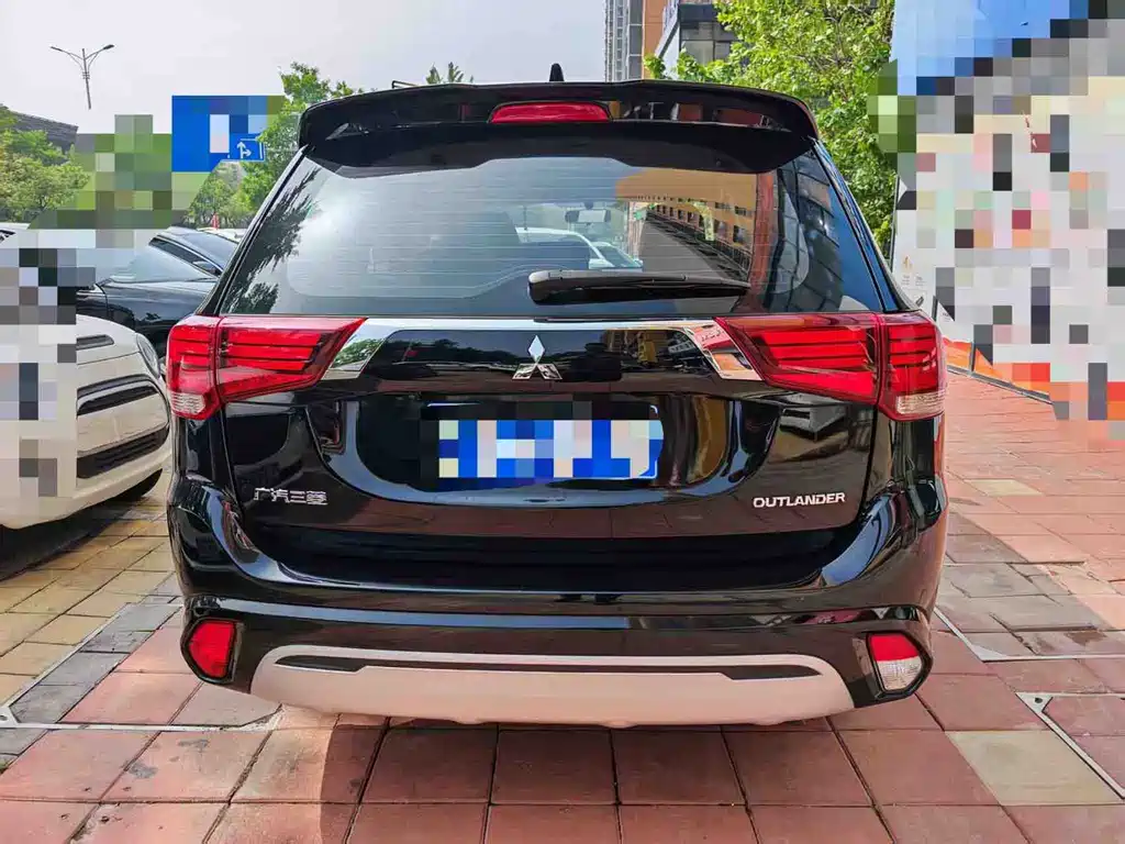Outlander 2.0 L 2 WD Smooth Travel 5-seat