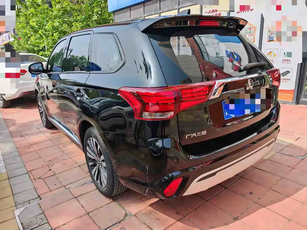 Outlander 2.0 L 2 WD Smooth Travel 5-seat