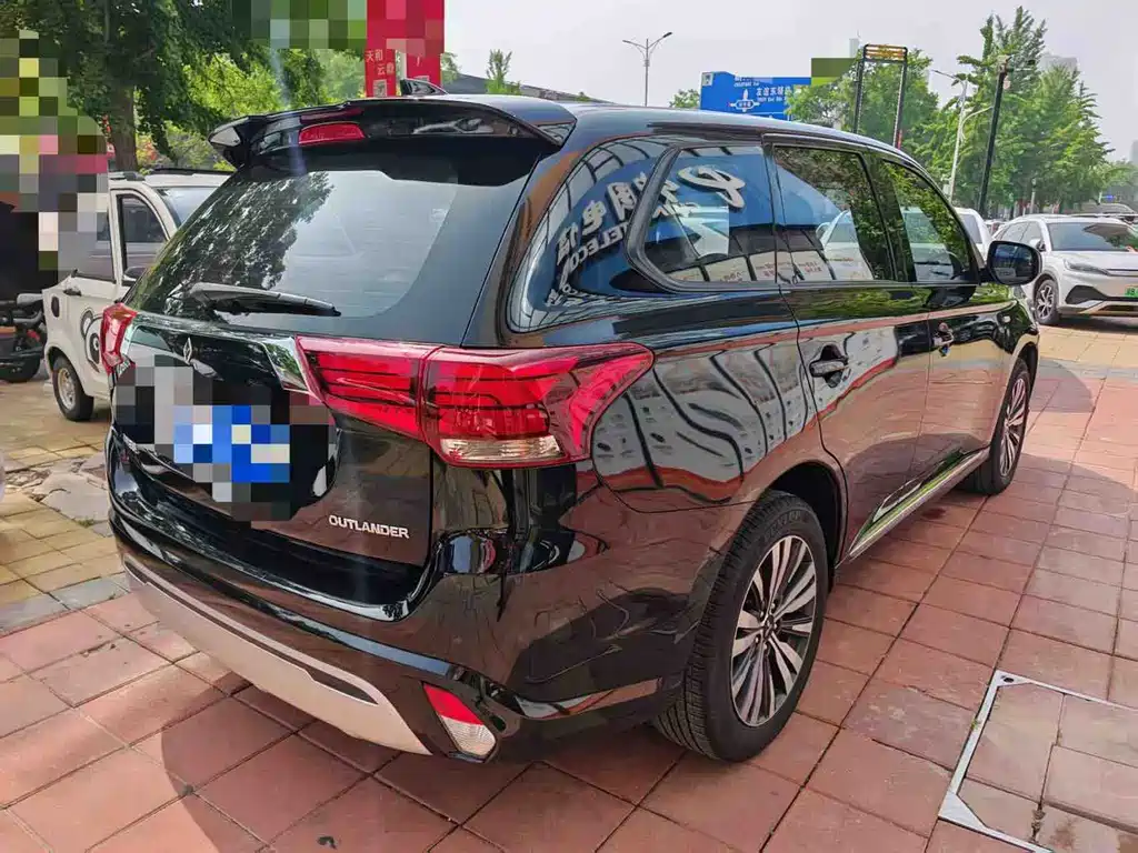 Outlander 2.0 L 2 WD Smooth Travel 5-seat