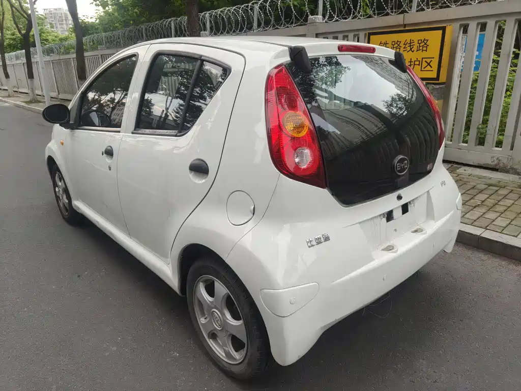 BYD F0 1.0 L AMT Joy Cool