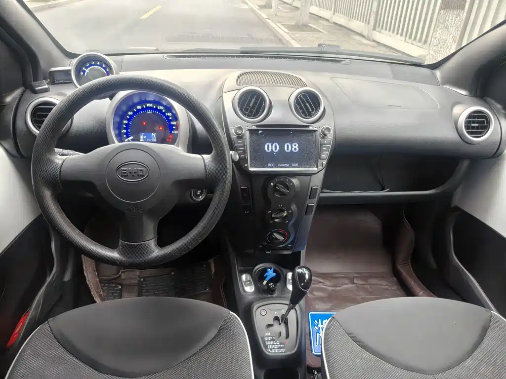 BYD F0 1.0 L AMT Joy Cool