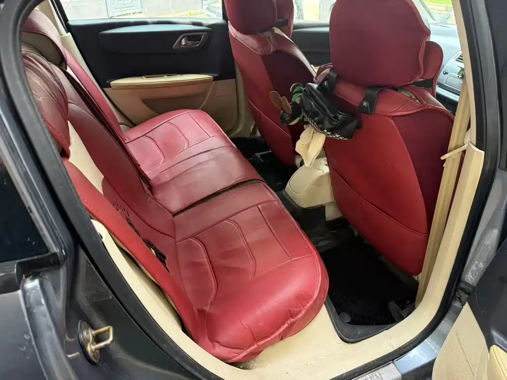 C-Quatre Sedan 1.6 L Auto Style Joy