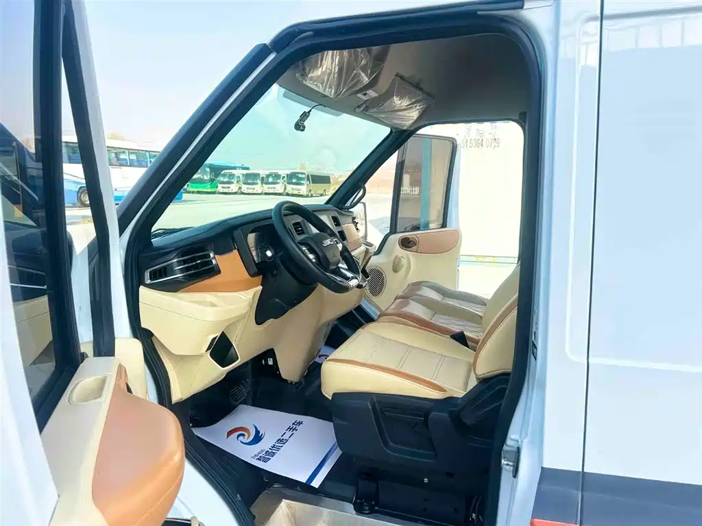 JMC Fushun 2.0 T Auto SWB Low Roof Commercial Multi-purpose Passenger 6-seat Dual Tailgate