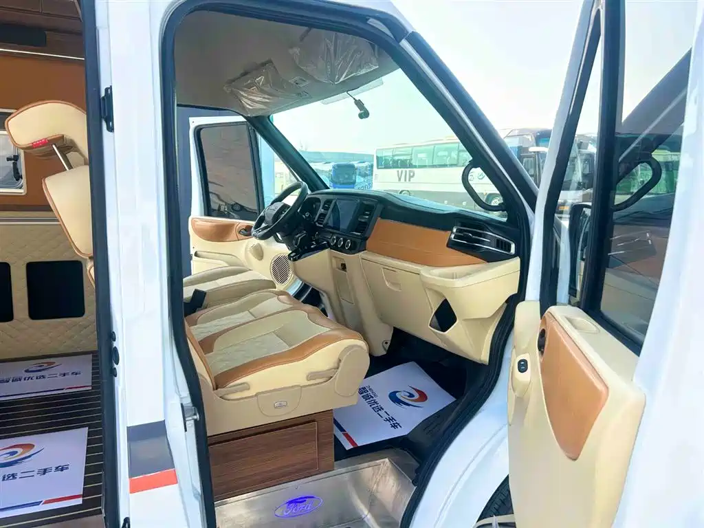 JMC Fushun 2.0 T Auto SWB Low Roof Commercial Multi-purpose Passenger 6-seat Dual Tailgate