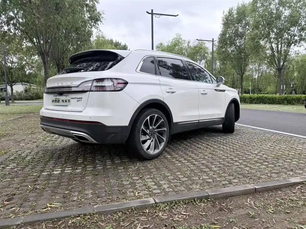 Nautilus 2.7 T 4 WD Honor Shine