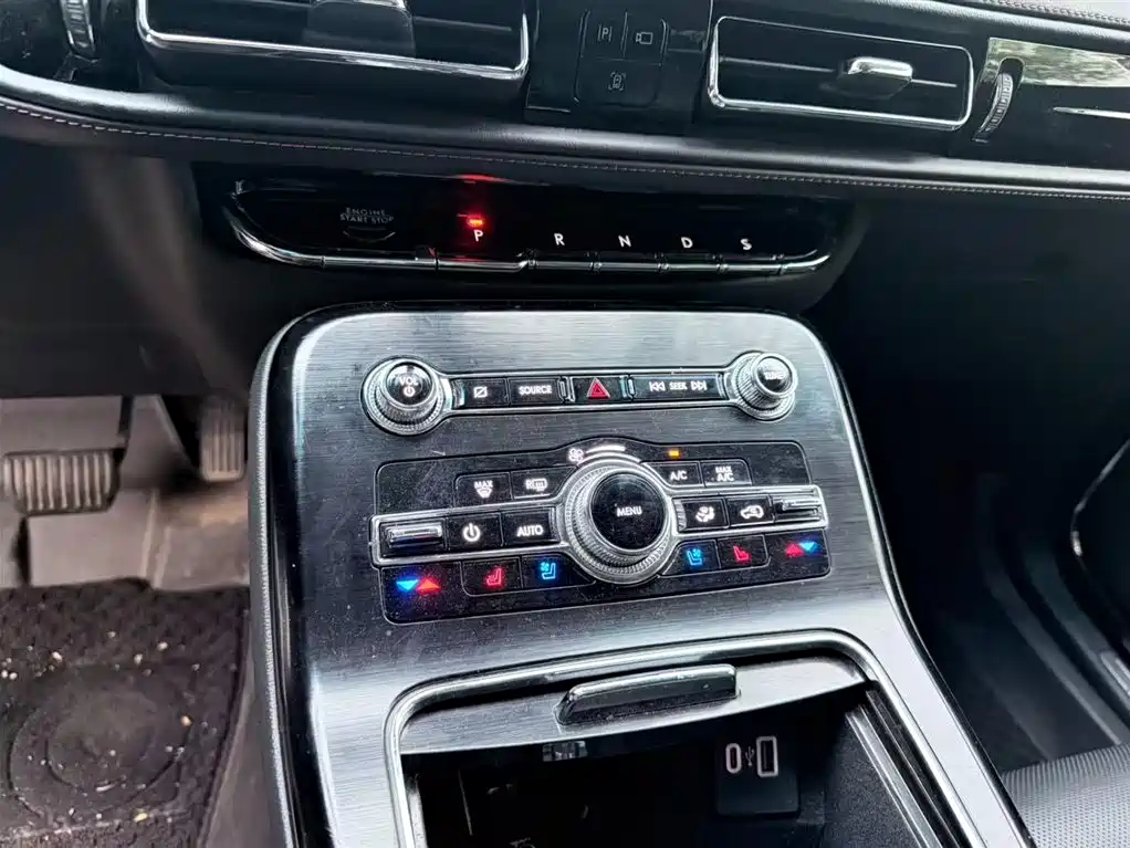 Nautilus 2.7 T 4 WD Honor Shine
