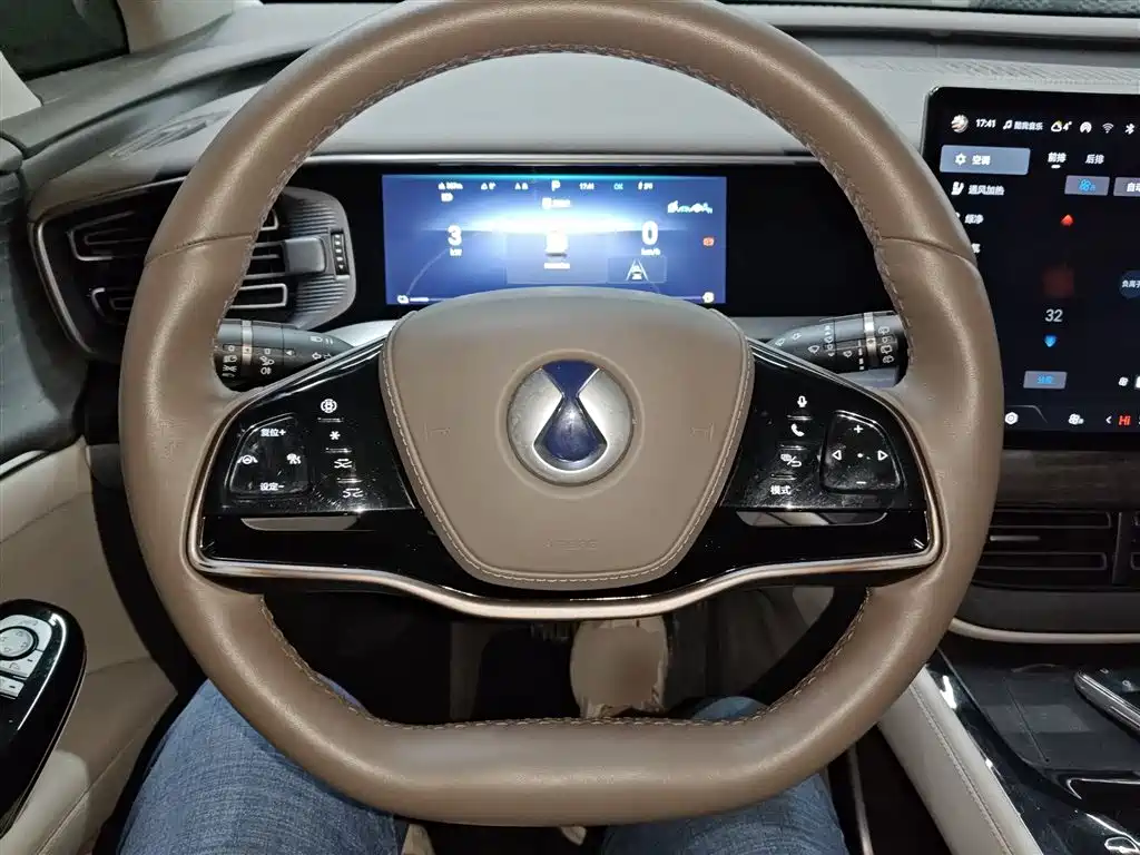 Denza D9 DM-i 970 4 WD Flagship