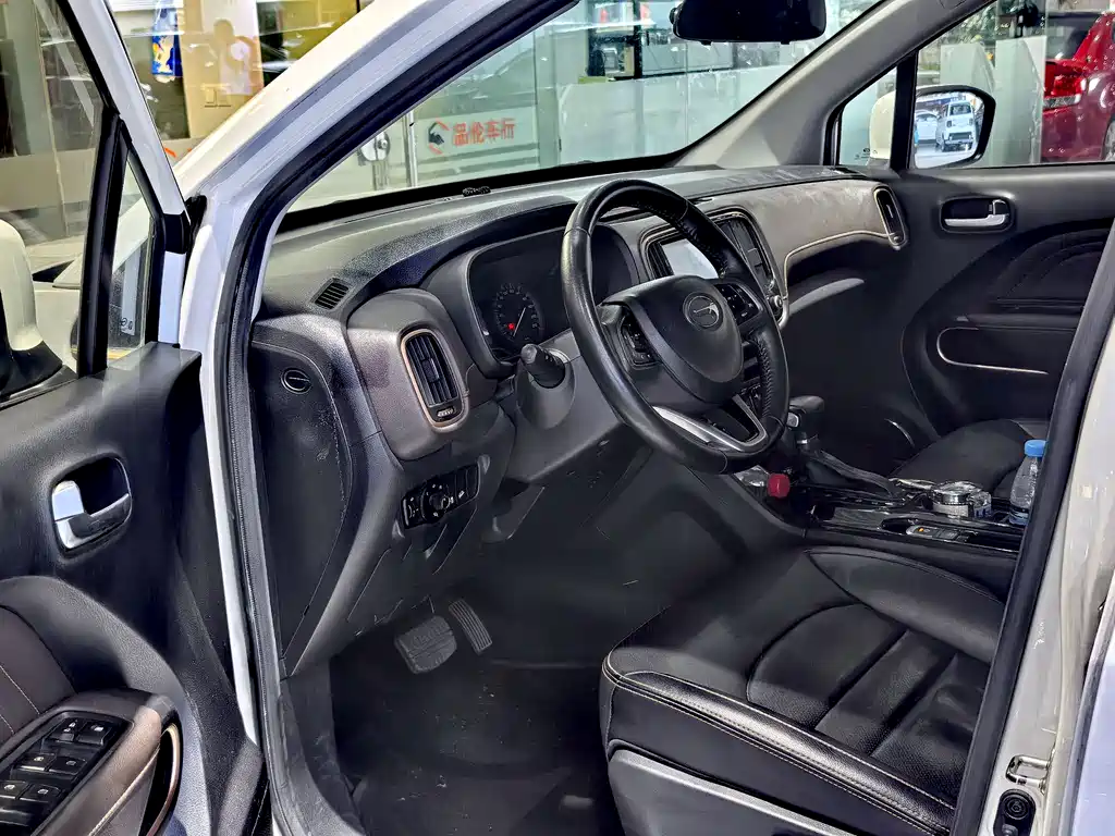 GAC Trumpchi GS3 传祺GS3 2019款 235 T 自动豪华版