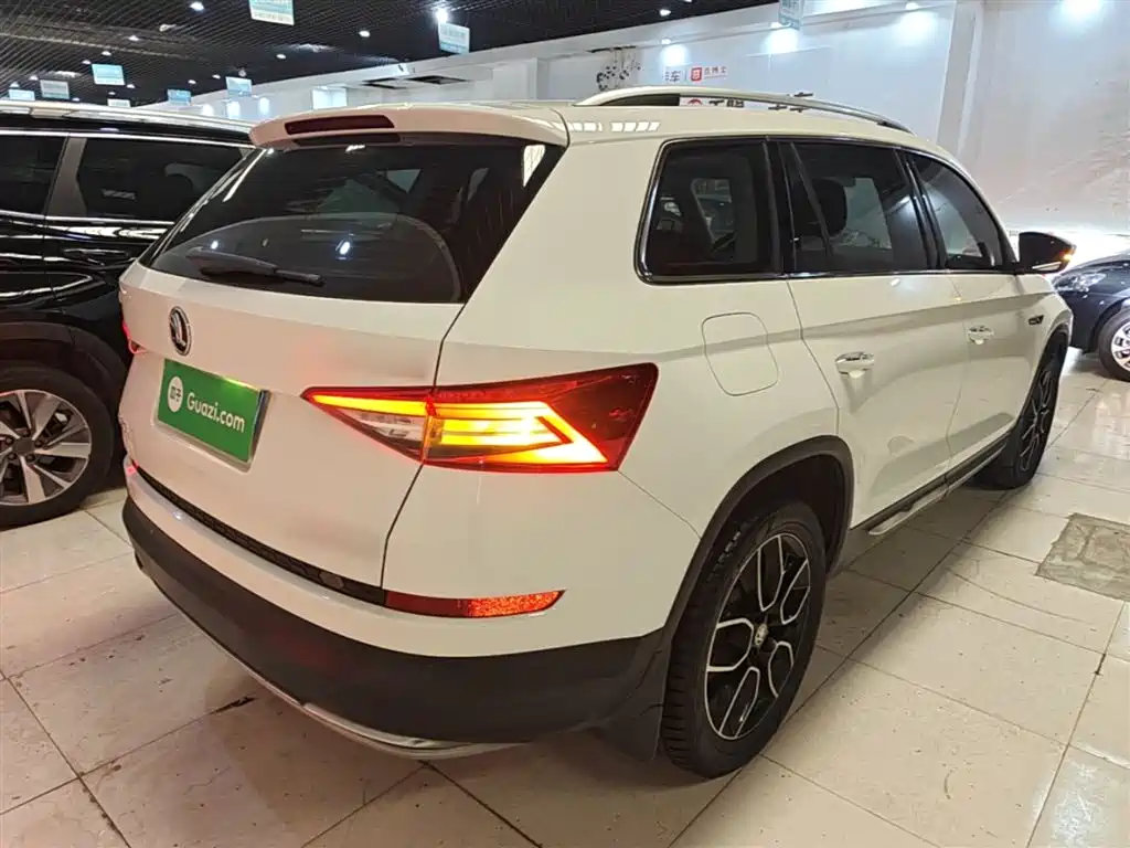 Kodiaq Facelift TSI330 7-seat 2 WD Luxury Enjoyment