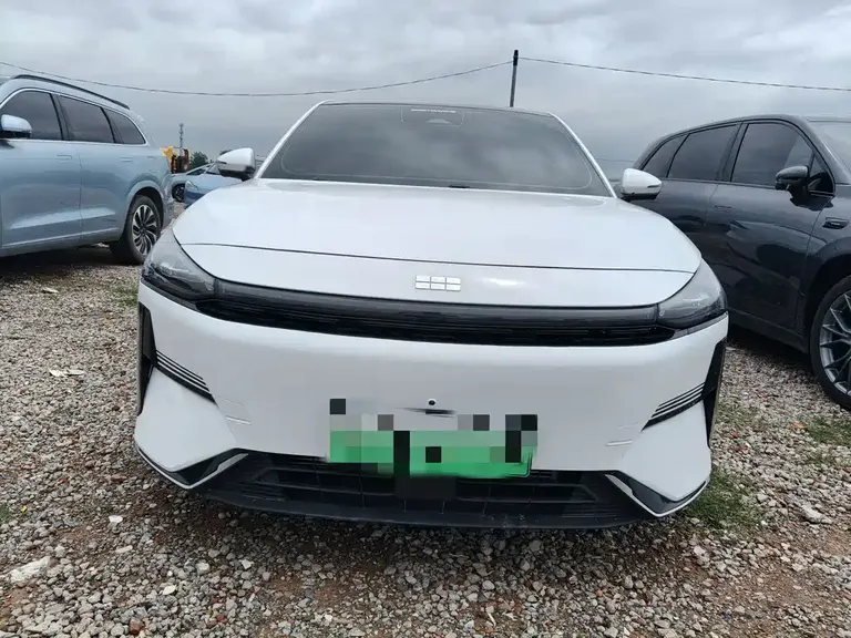 Geely Galaxy L6 EM-i 140 km Voyage