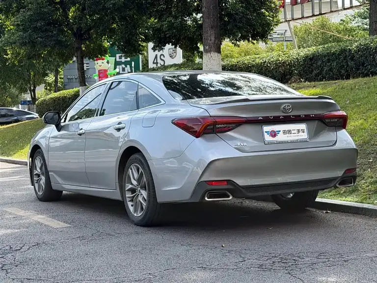 Toyota Avalon 2.5 L Luxury