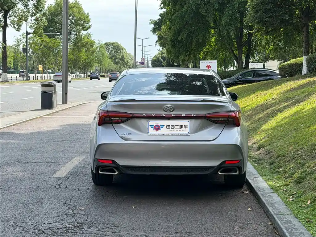 Avalon 2.5 L Luxury