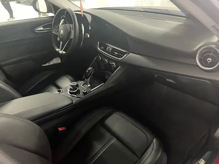 Alfa Romeo Giulia 2.0 T 280 HP Luxury