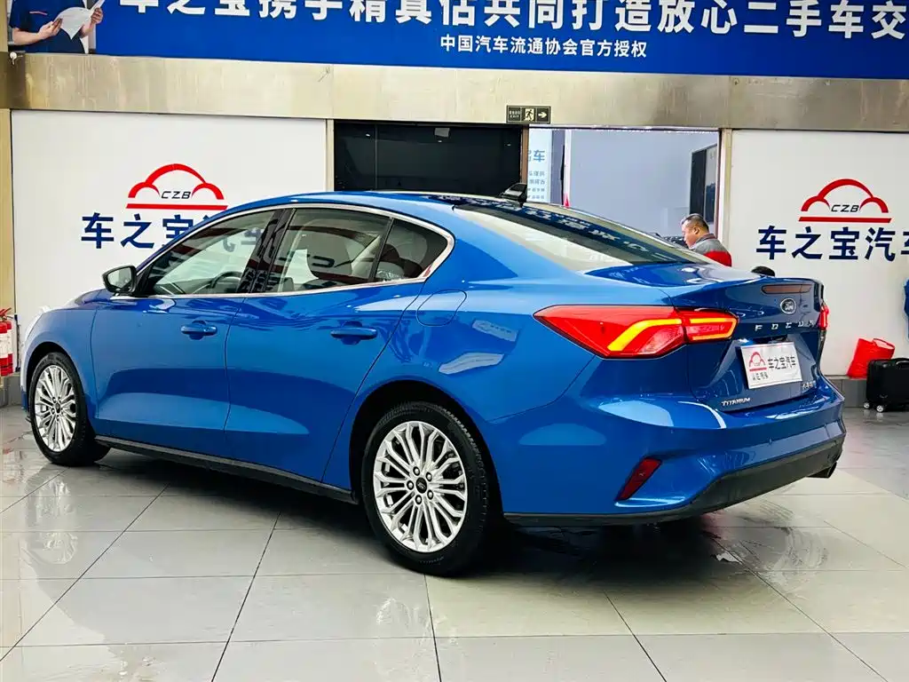 Focus 福克斯 2019款 三厢 EcoBoost 180 自动锋耀型