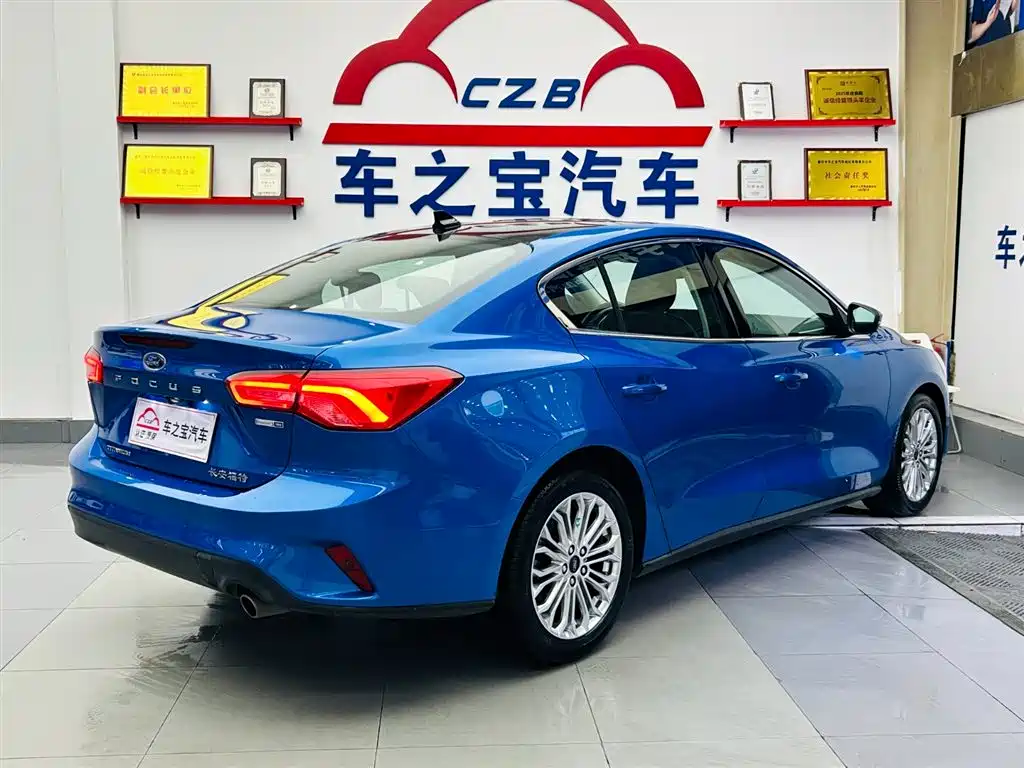 Focus 福克斯 2019款 三厢 EcoBoost 180 自动锋耀型