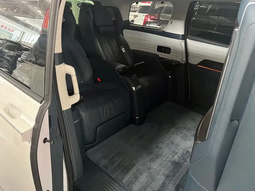 Century 2.0 T 4-seat Private