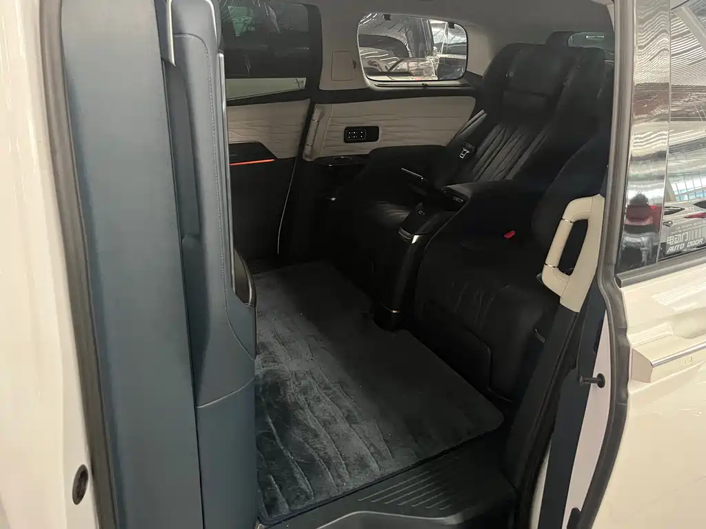 Century 2.0 T 4-seat Private