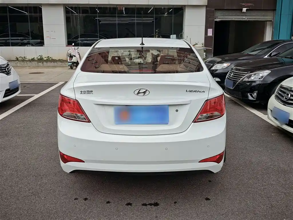 Accent 1.4 L Auto Intelligent GLS