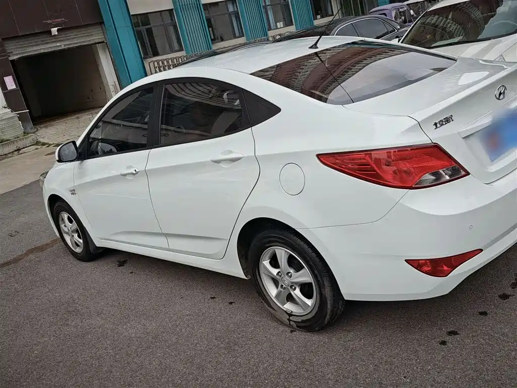 Accent 1.4 L Auto Intelligent GLS