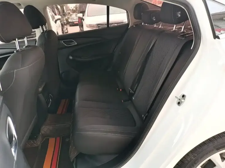 Roewe i5 1.5 L Auto 4 G Connected Leading Luxury