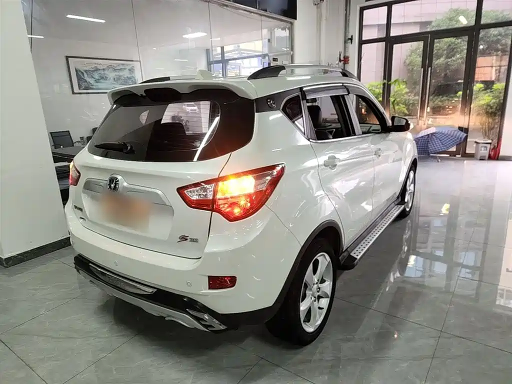 Changan CS35 长安CS35 2015款 1.6 L 手动尊贵型 国IV