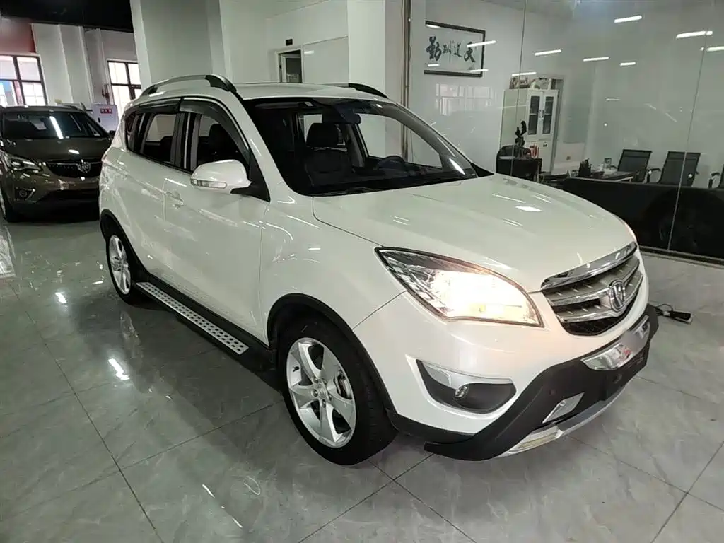 Changan CS35 长安CS35 2015款 1.6 L 手动尊贵型 国IV