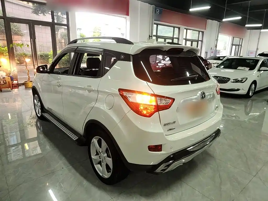 Changan CS35 长安CS35 2015款 1.6 L 手动尊贵型 国IV