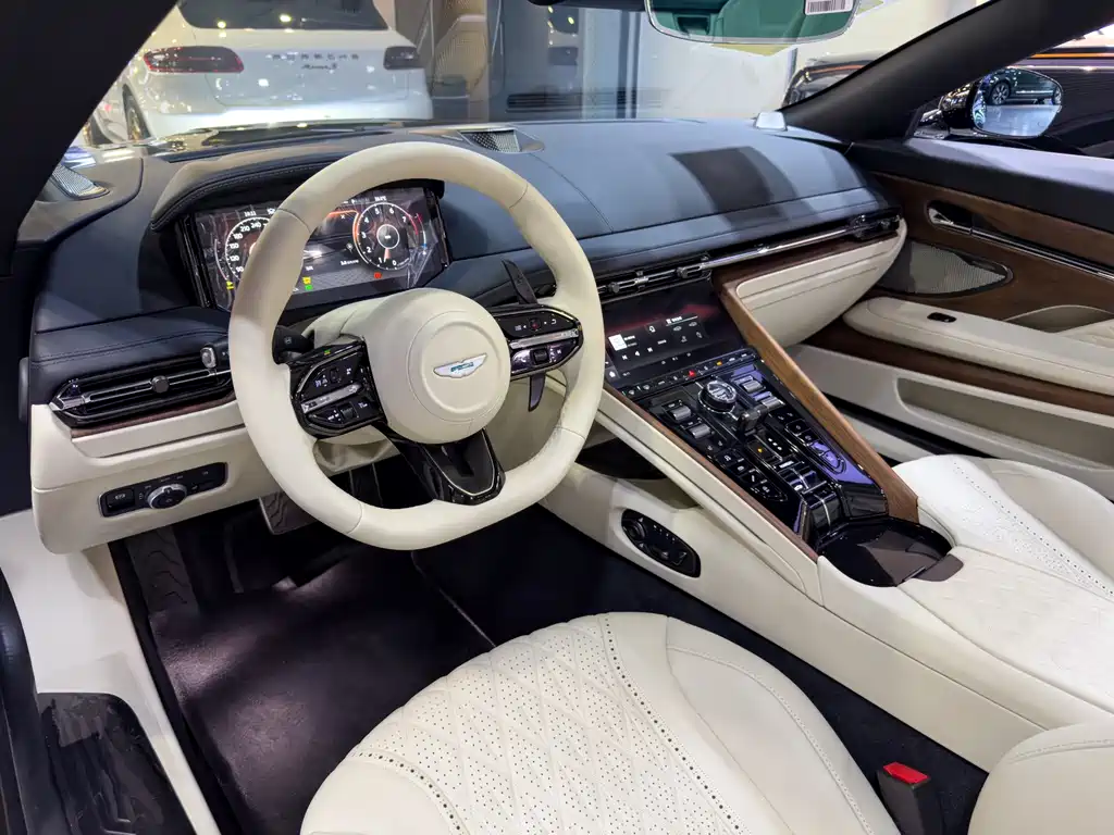 Aston Martin DB12 4.0 T V8 Volante