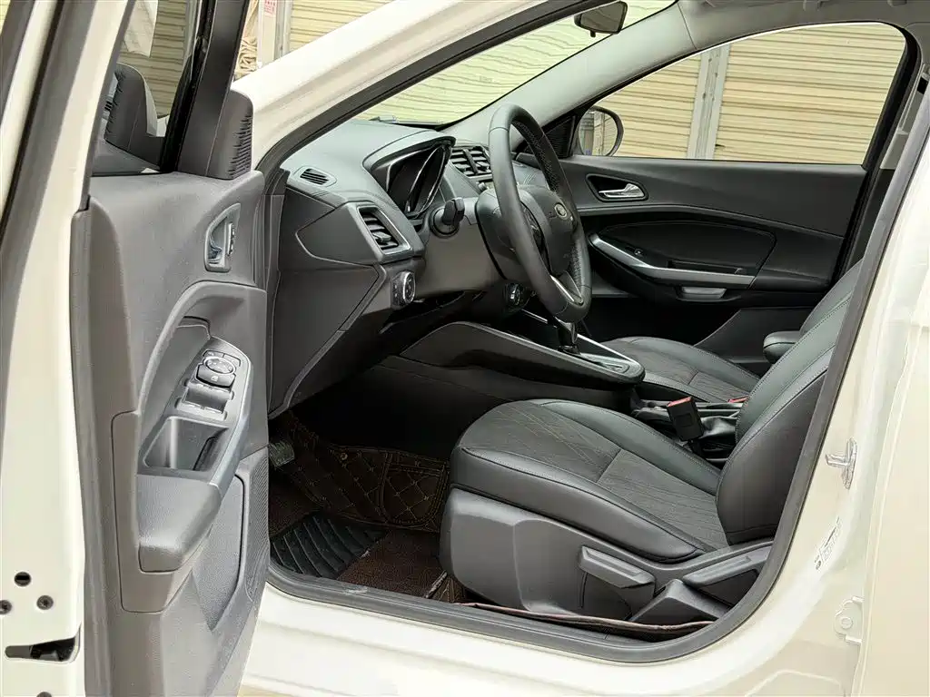 Escort Facelift 1.5 L Auto Joy CN-VI