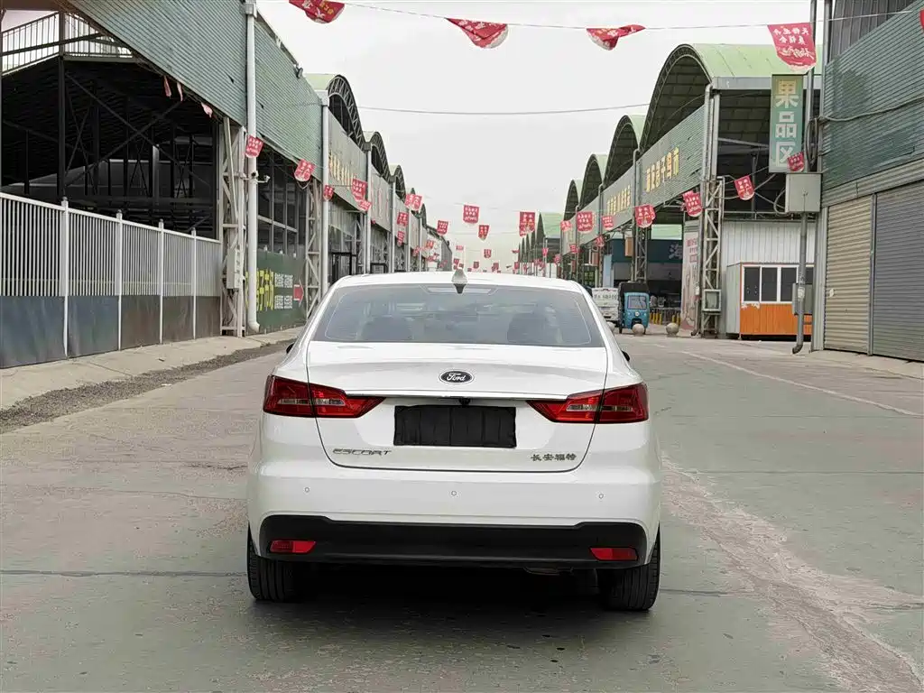 Escort Facelift 1.5 L Auto Joy CN-VI