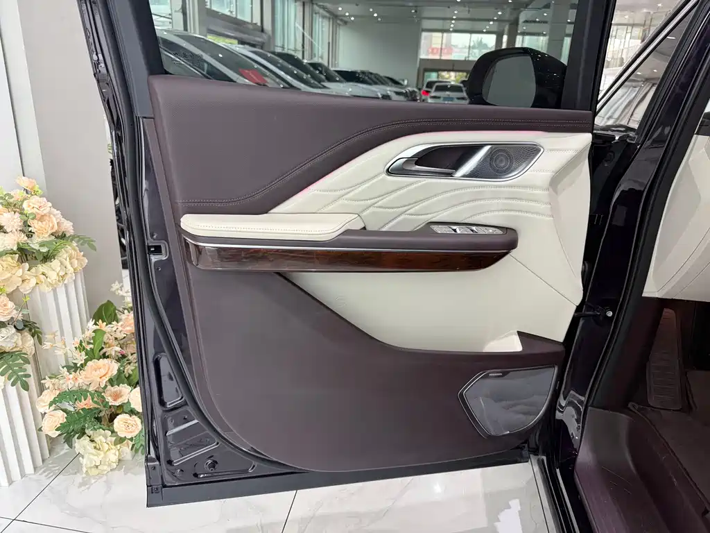 Hongqi HQ9 2.0 T Connected Flagship Leading