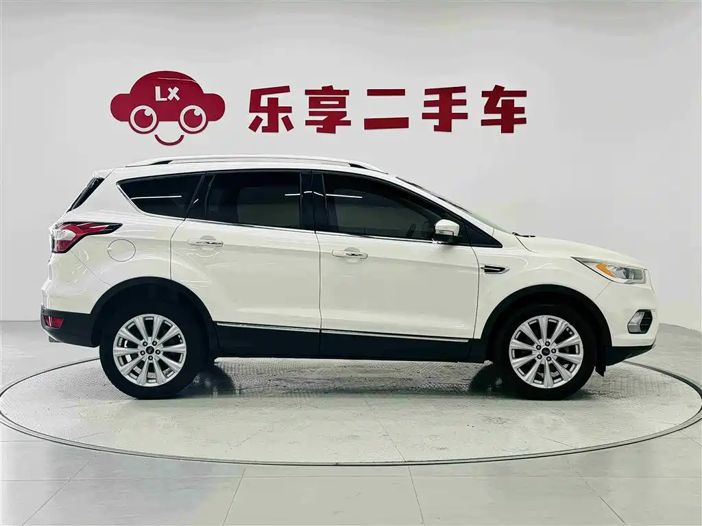 Kuga EcoBoost 180 2 WD Grand Wing