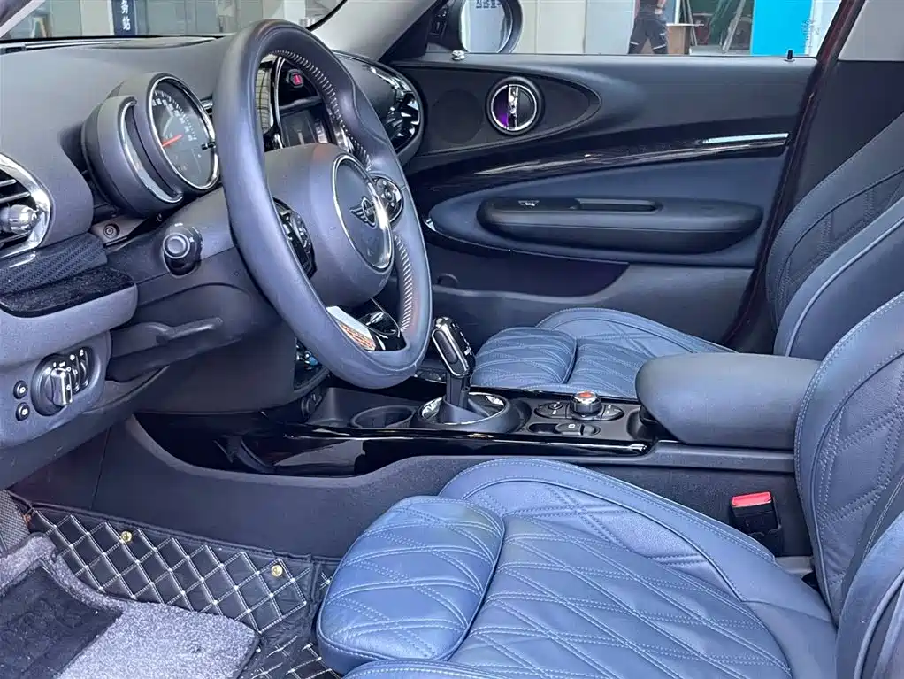 MINI CLUBMAN 1.5 T COOPER Connoisseur