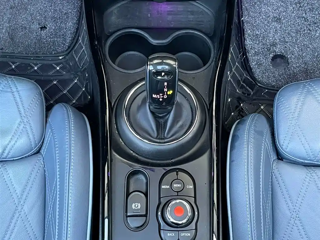 MINI CLUBMAN 1.5 T COOPER Connoisseur