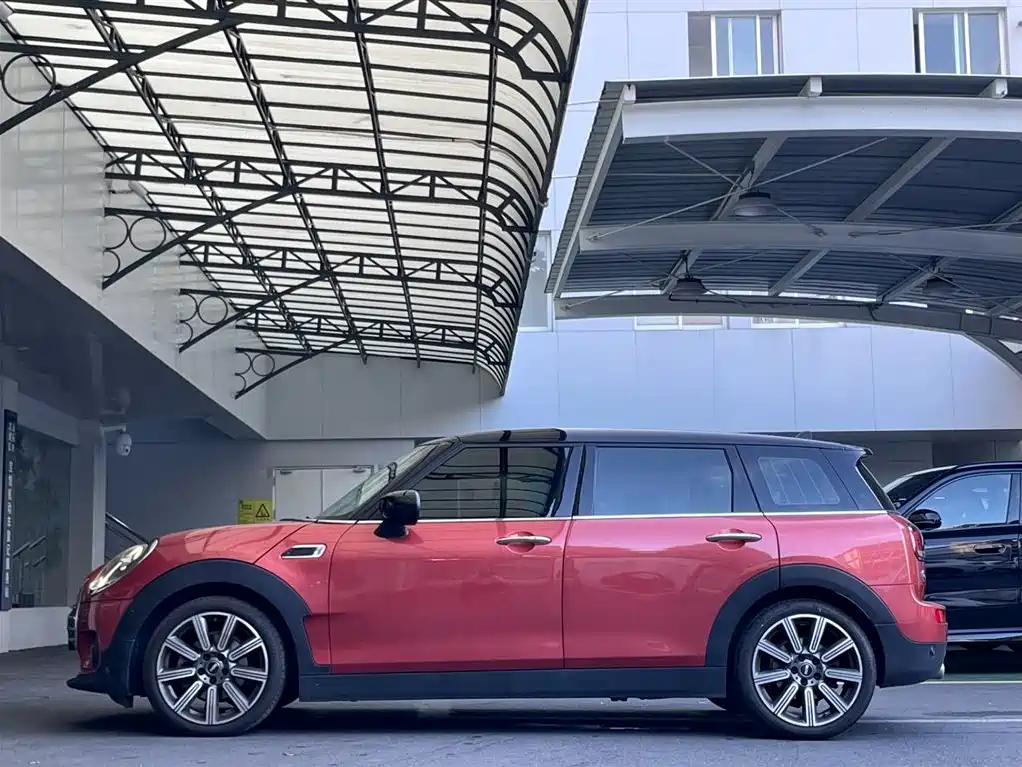 MINI CLUBMAN 1.5 T COOPER Connoisseur